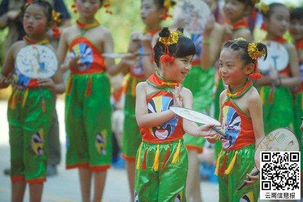 ���ӱ��ݵ�СŮ����Ę�ϝM���_�ġ�����(b��o)ӛ�� �S�� �z